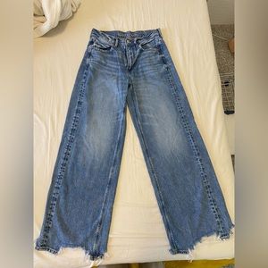 Super high rise baggy wide leg jeans. Size 6 regular.